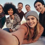 Una lunga amicizia è un tesoro da conservare (e fa bene alla salute)
