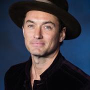 La figlia di Jude Law e quell'incredibile somiglianza con Audrey Hepburn
