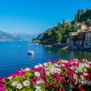 Bellissimi e poco noti: ecco i laghi italiani  da scoprire quest’estate