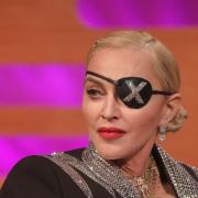 Madonna canta Like a Prayer in strada ad Harlem: il video
