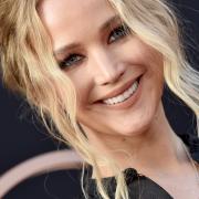 Jennifer Lawrence corre da Paolo Sorrentino. E il marito?