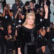 La musa del poster di Cannes 2023 è Catherine Deneuve