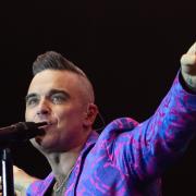 27 maggio 2005: un sondaggio stabilisce che è Robbie WIlliams il più grande artista britannico