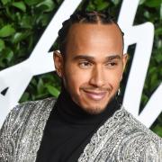 Lewis Hamilton e la corrida: la polemica non si placa