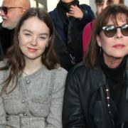 Charlotte Casiraghi dirada le uscite. Così a Parigi ad attirare gli sguardi sono Alexandra di Hannover e Beatrice Borromeo