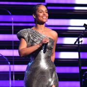 Alicia Keys, paladina del movimento #nomakeup, è pronta a lanciare la sua linea di bellezza