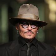 Johnny Depp in pigiama per Rihanna. E scoppia la polemica