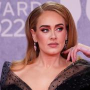 Adele tra grandi licenziamenti e tanta voglia di maternità