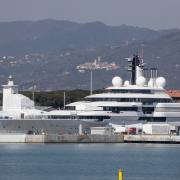 Dentro lo yacht da 700 milioni di sterline che potrebbe essere di Putin: il video