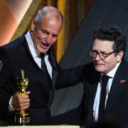 Michael J. Fox, Oscar alla carriera a Marty McFly di Ritorno al Futuro: "Mi state facendo venire i brividi". Il commovente video