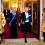 Re Carlo dona ai cittadini britannici più di un miliardo di sterline