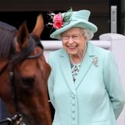 La Regina Elisabetta e quella commovente ovazione della folla ad Ascot