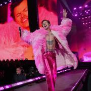 Harry Styles irriconoscibile nel suo nuovo video