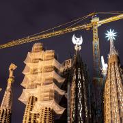 Sagrada Familia: le torri si illuminano per la prima volta. Il video