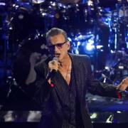I Depeche Mode eseguono una memorabile versione di Personal Jesus: il video