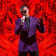 Freddie Mercury, la Regina Elisabetta, George Michael e Adele in un video ad alto tasso emotivo