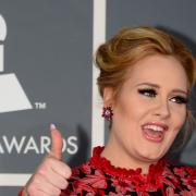 Adele, trema: la figlia di Courteney Cox ti sfida
