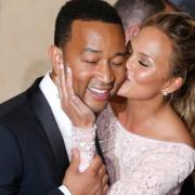 John Legend commuove nel profondo ai Billboard Music Award: il video