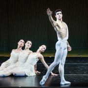 Roberto Bolle mentre danza a vent'anni: il bellissimo video