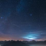 Il 21 giugno il cielo festeggia il solstizio d'estate con uno sciame di stelle cadenti