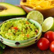 Il guacamole è la risposta per un aperitivo leggero e gustosissimo