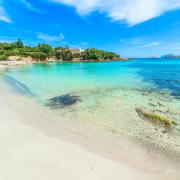 Le più belle spiagge italiane,  premiate con le Bandiere Blu 2020.  In testa la Liguria