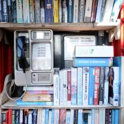 Se le cabine del telefono diventano micro-librerie