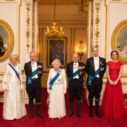 Tempesta a Buckingham Palace, tra le lacrime del Principe Carlo e la tensione tra William ed Harry