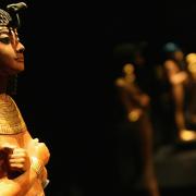 La parata d'oro dei Faraoni emoziona il mondo. Ma c'è chi teme porti sfortuna. E parla di maledizione del Faraone