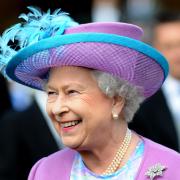 La Regina Elisabetta, che proibisce l'aspirapolvere a Buckingham Palace