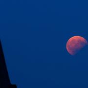 Spettacolo nel cielo: è in arrivo la Superluna rosa!