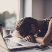 Stacanovisti, basta così: arriva lo stop al troppo lavoro