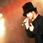 Jamiroquai, l'anniversario di Travelling Without Moving e quel problema con le scarpe