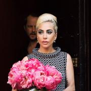 Lady Gaga sommersa di rose a Roma per il suo compleanno