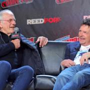 Ritorno al Futuro, la commovente reunion tra Michael J. Fox e Christopher Lloyd a New York. Guarda il video
