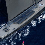 Arriva lo yacht più alto della Statua della Libertà!