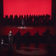 Se la grande moda italiana non dimentica il teatro e la nostra cultura ... con l'aiuto di Nothing Compares to You