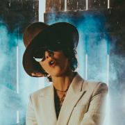 LP torna con un singolo dedicato all'amore
