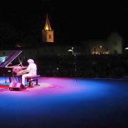 A Umbria Jazz, Stefano Bollani accende d'emozione  e gioia il palco. Con grande sorpresa finale