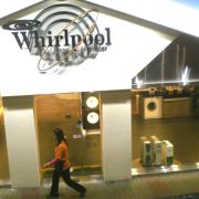 Whirpool a Napoli, l'azienda ci ripensa e congela la chiusura.