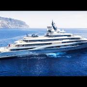 Un incredibile palazzo galleggiante: ecco il super yacht di lusso da 3 milioni di sterline a settimana