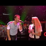 I Coldplay e Shakira eseguono live A Sky Full Of Stars: il video