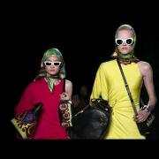 Versace: in passerella a New York gli abiti vintage Anni 90