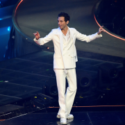 Mika fa sprigionare  tutta l'energia positiva della musica: il video