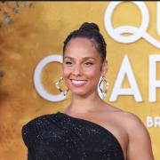 Alicia Keys e la sua orchestra di 70 donne eseguono in costume d'epoca If I Ain’t Got You: il bellissimo video