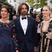 Johnny Depp conquista Cannes. E sul red carpet brillano Charlotte Casiraghi e Beatrice Borromeo