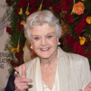 Angela Lansbury: a sorpresa arriva il suo ultimo film. Con Hugh Grant