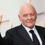Anthony Hopkins irresistibile mentre balla Mambo italiano: il video