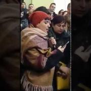 Arisa si commuove cantando ai funerali di due vittime di Rigopiano