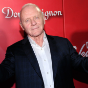 Anthony Hopkins saluta l'estate con un ballo irresistibile